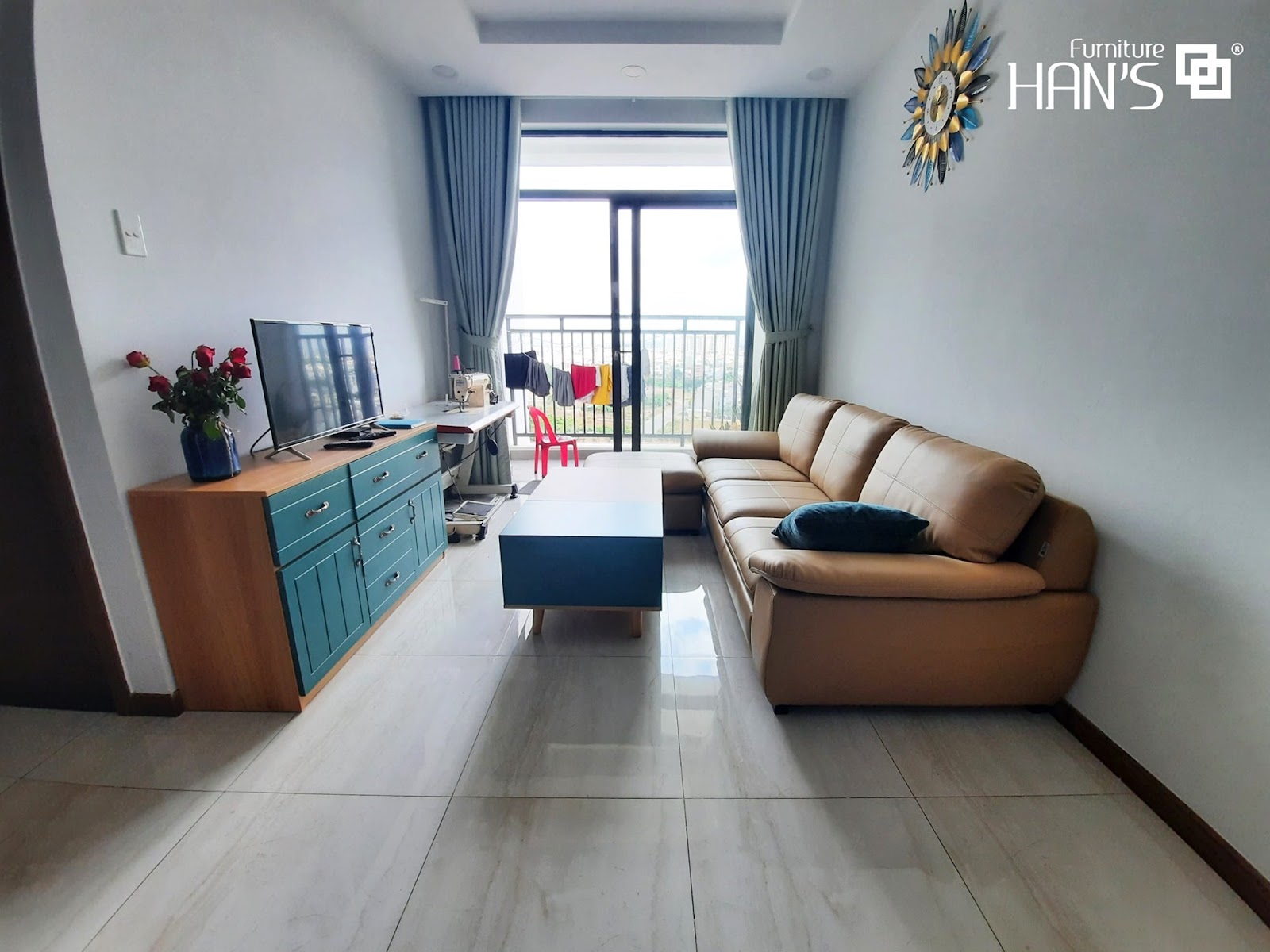 Phòng khách chung cư hiện nay thường có diện tích nhỏ, từ cửa ra vào có thể dễ dàng quan sát toàn bộ không gian căn hộ