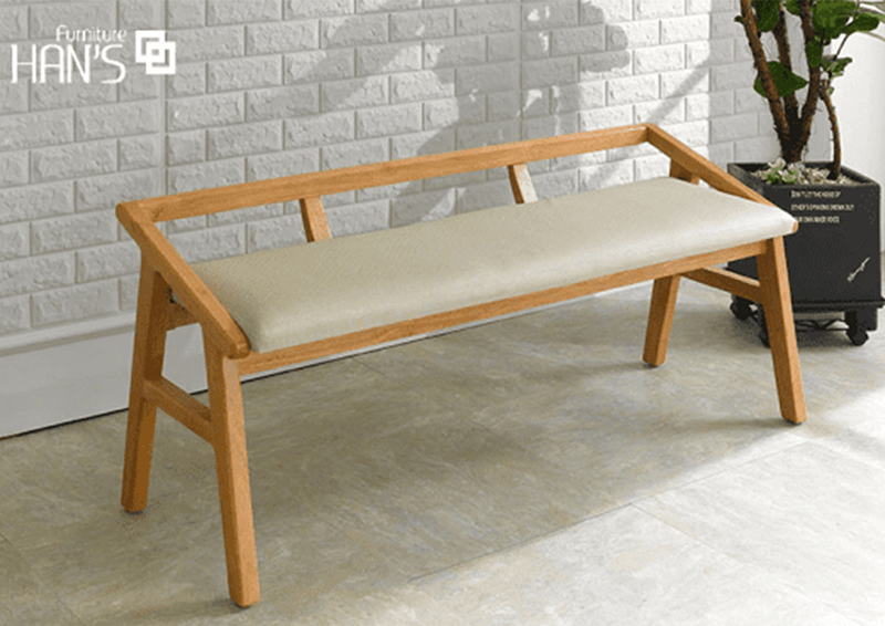 Ghế gỗ băng dài phòng khách tạo nên không gian tinh tế